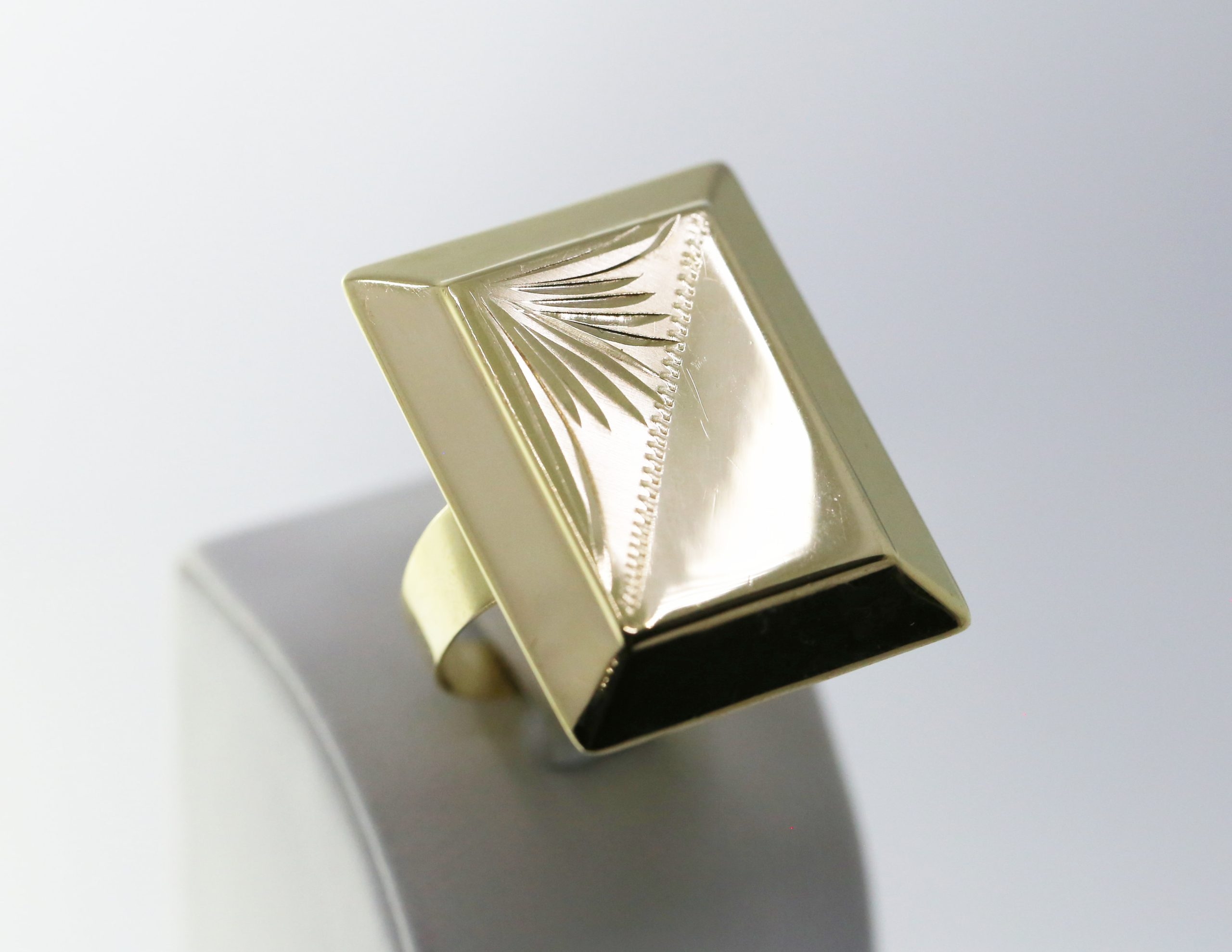 Zlatý dámský prsten dominance 14k – 7,63g