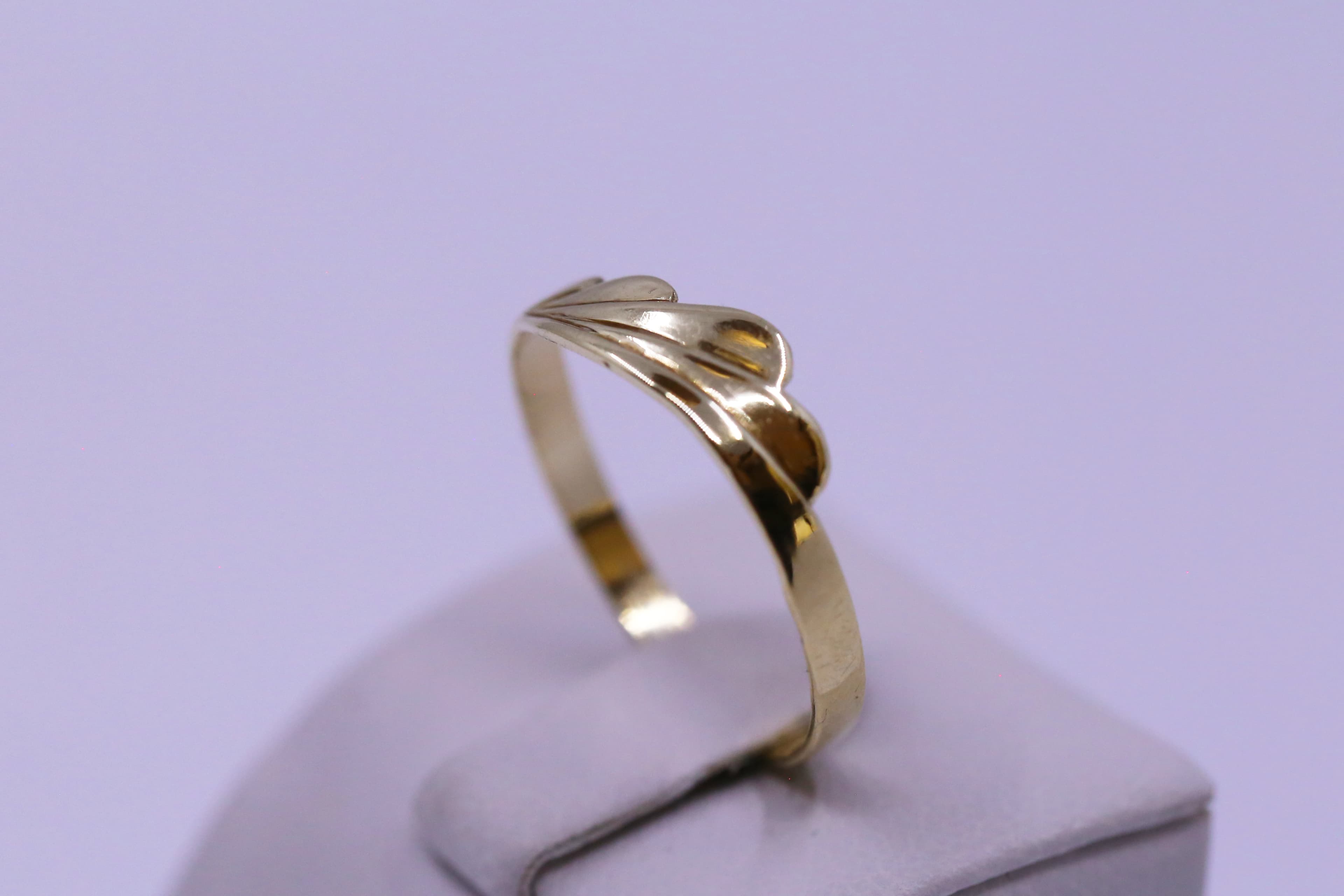 Zlatý dámský prsten vlnzy 14k – 1,27g — fotografie 2