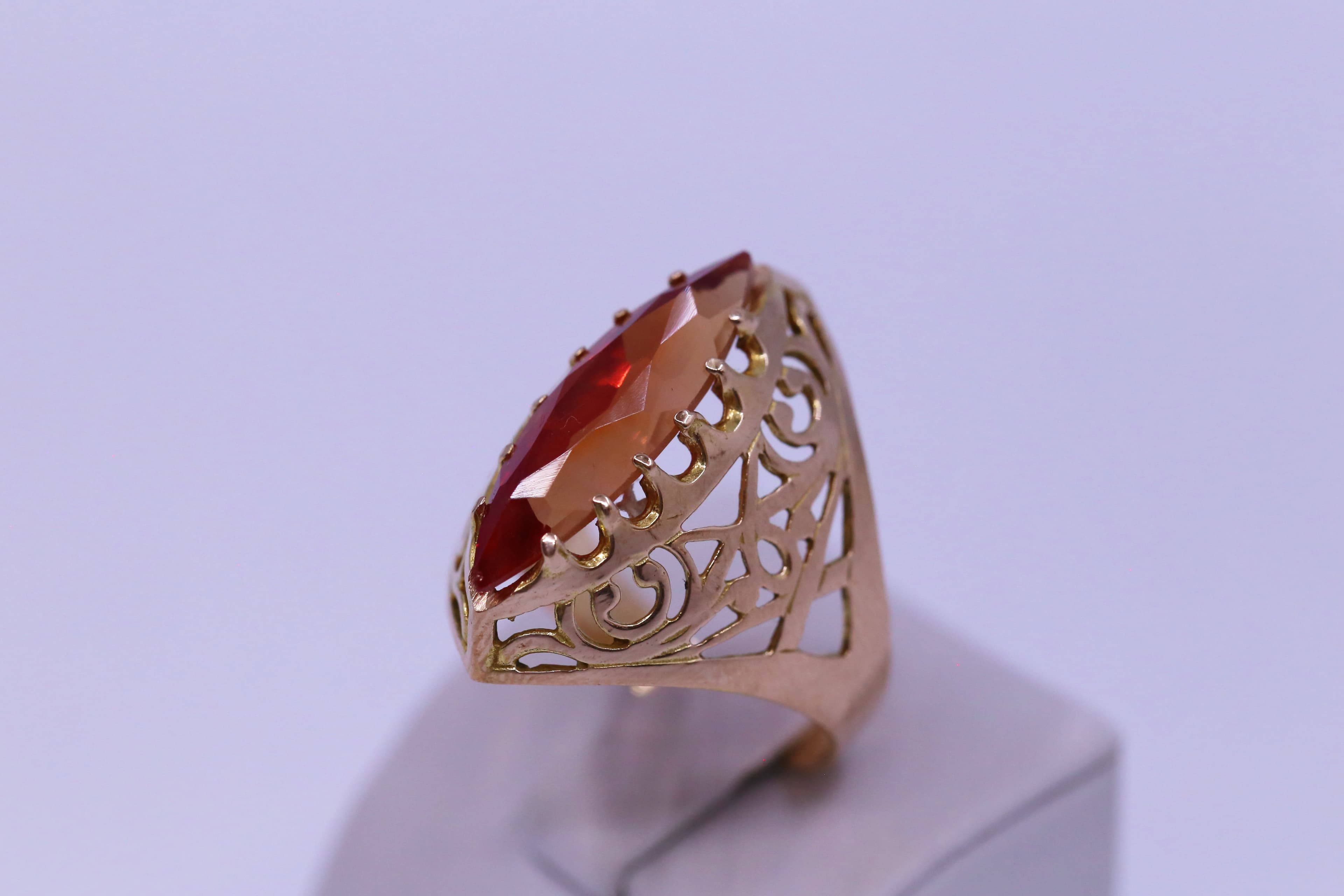 Zlatý dámský prsten s červeným kamenem 14k – 6,09g — fotografie 2