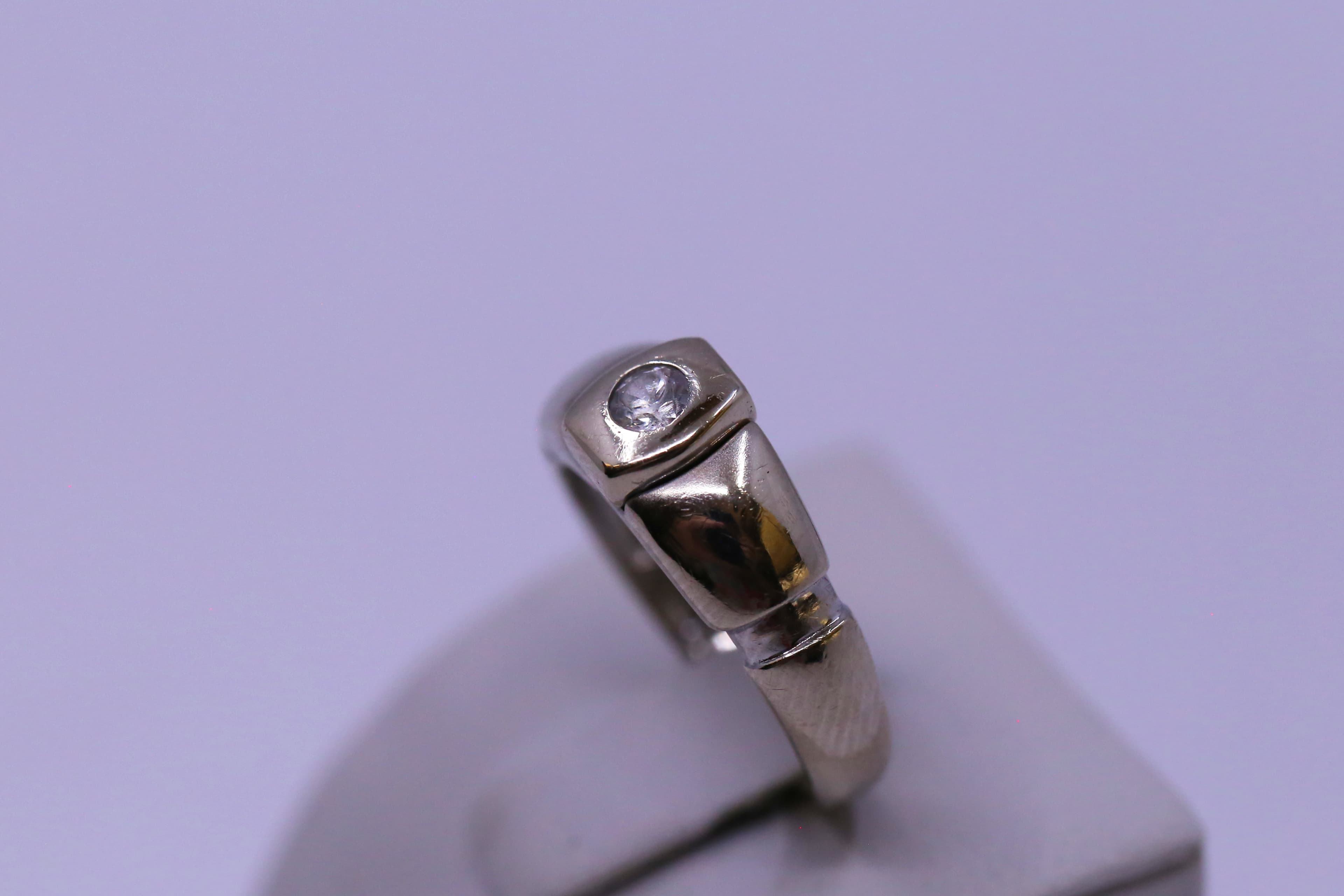 Zlatý dámský prsten z bíleho zlata 14k – 3,68g — fotografie 2