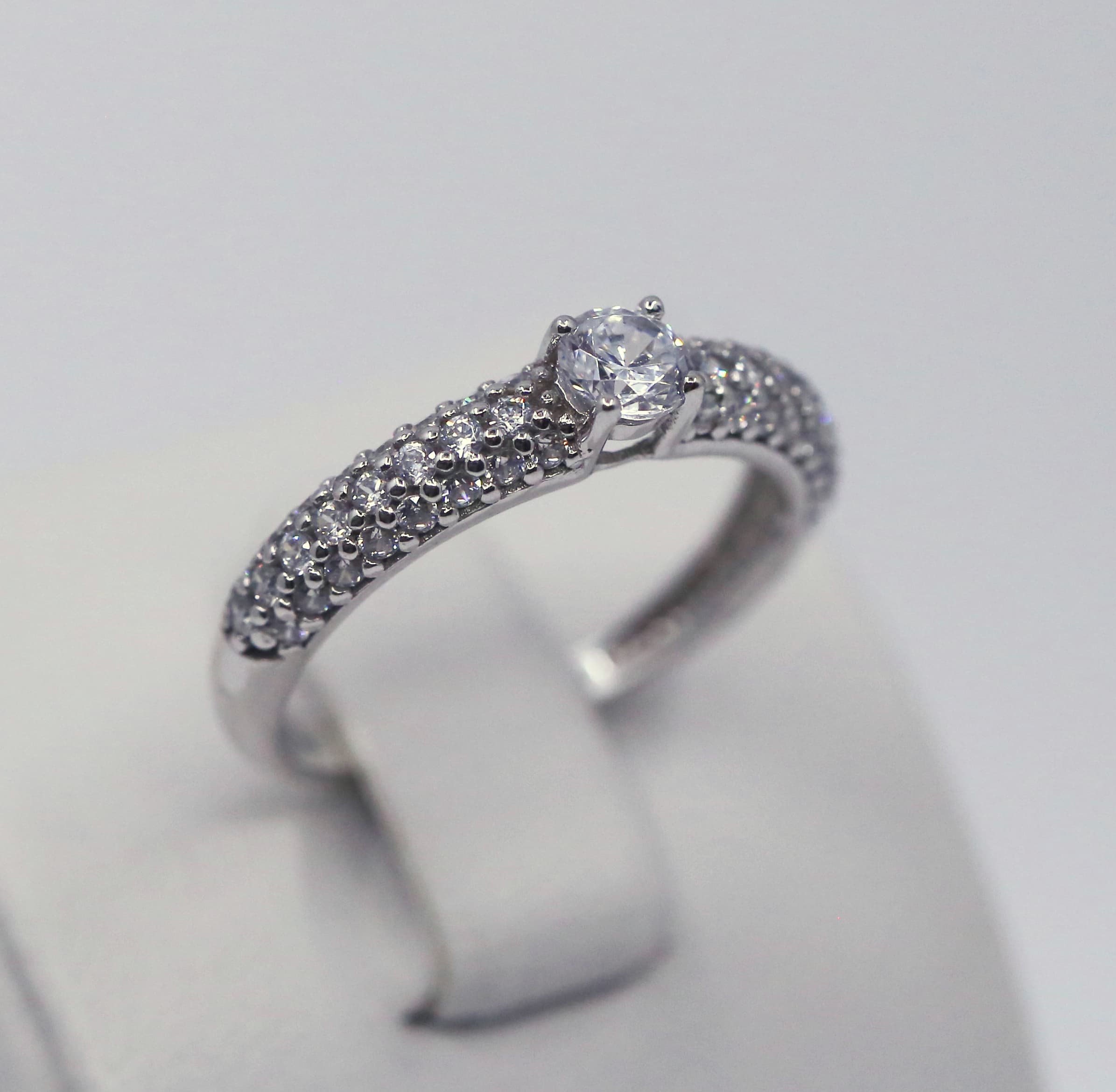 Prsten elegance 14k – 2,2g — použitý zlatý šperk, hlavní fotografie