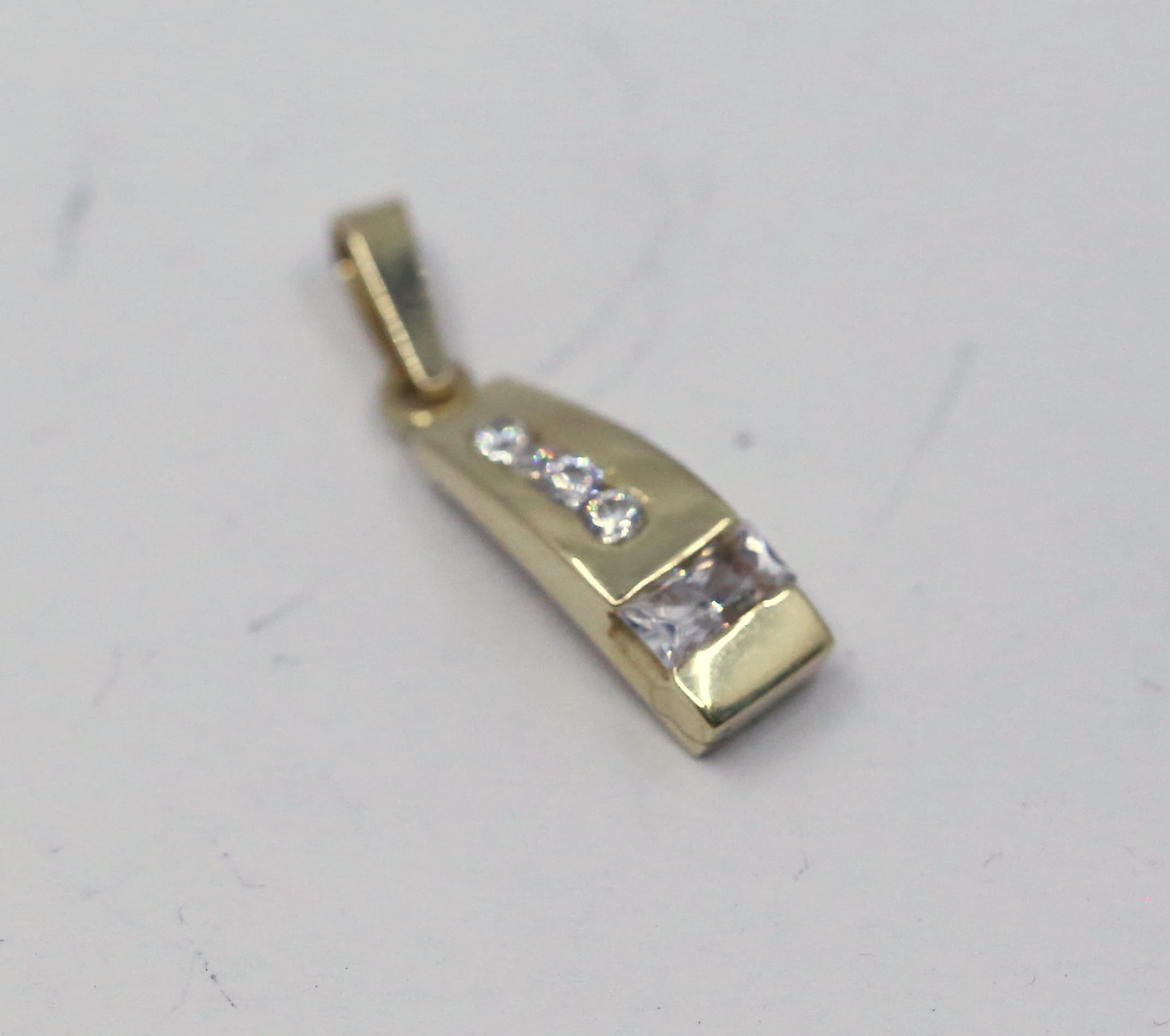 Přívěšek elegance 14k – 1,46g — použitý zlatý šperk, hlavní fotografie