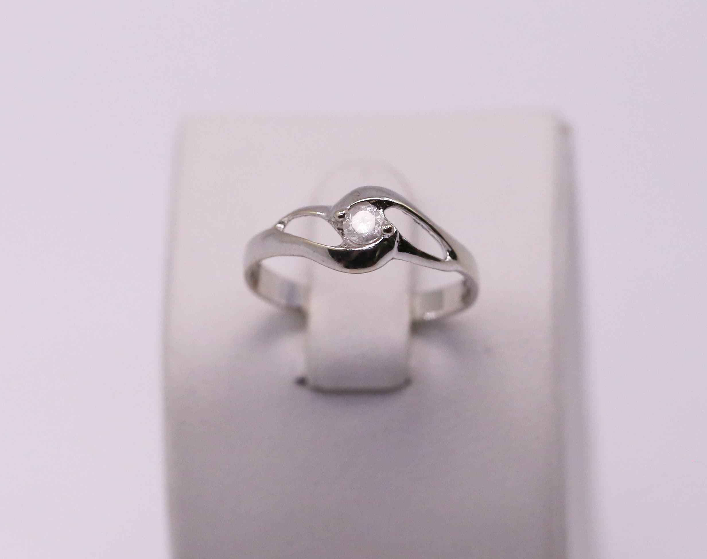 Zlatý dámský prsten zirkon 14k – 1,37g — použitý zlatý šperk, hlavní fotografie