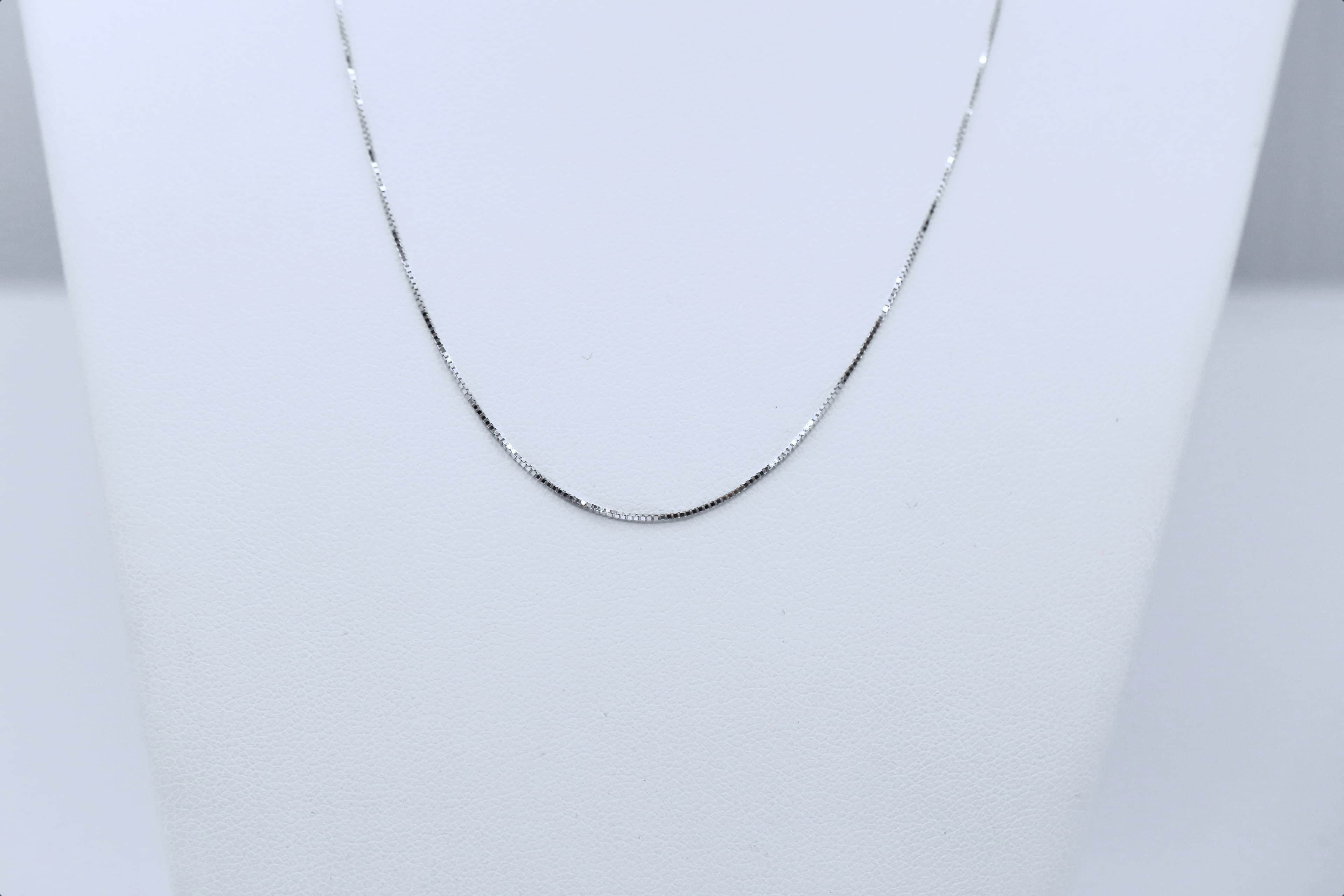 Zlatý řetízek minimalist 18k – 1,42g — použitý zlatý šperk, hlavní fotografie