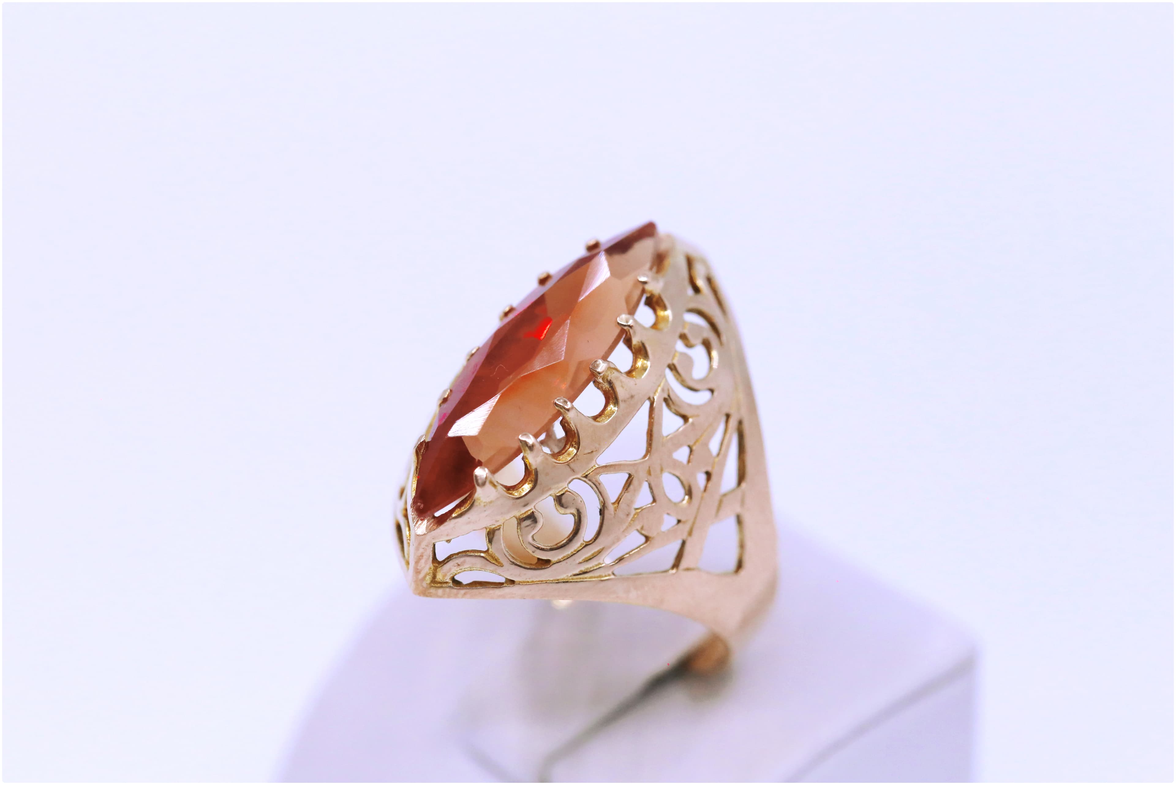 Zlatý dámský prsten s červeným kamenem 14k – 6,09g — fotografie 2