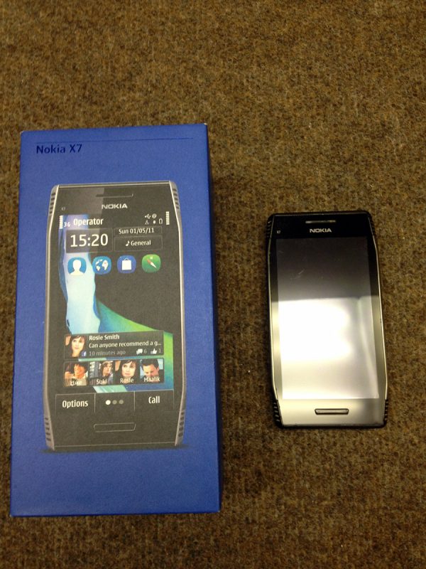 Nokia X7-00
