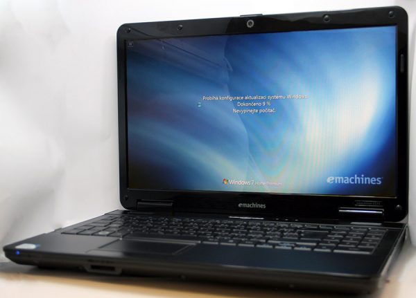 Acer eMachines E525