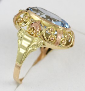 Barokní prsten se světle modrým kamenem