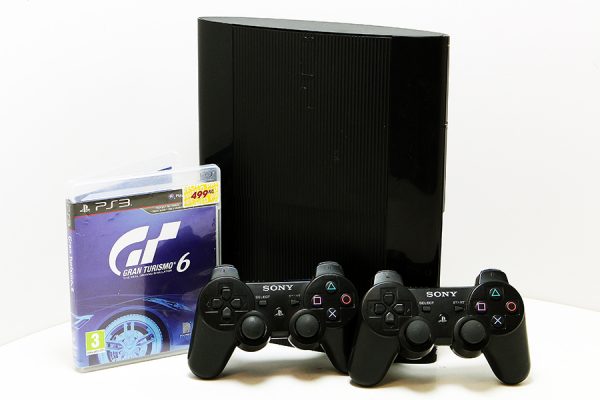 Sony PlayStation 3 500GB + 2 ovladače