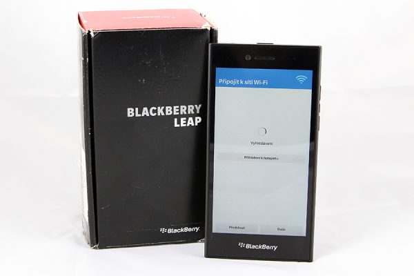 Mobilní telefon: BlackBerry Leap