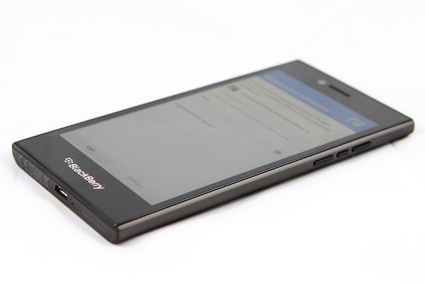 Mobilní telefon: BlackBerry Leap