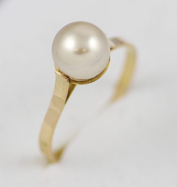 Prsten s velkou perlou 18K