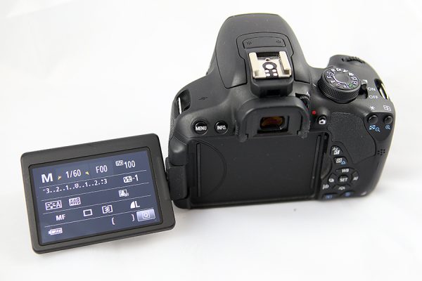 Canon EOS 700D (tělo)