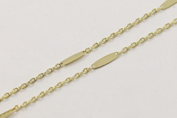 Kratší zlatý náhrdelník s ploškami