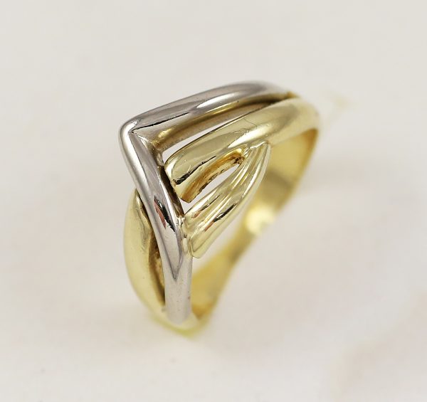 Mohutný zlatý prsten v kombinaci barev