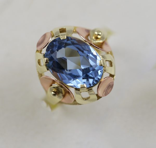 Prsten s modrým kamenem