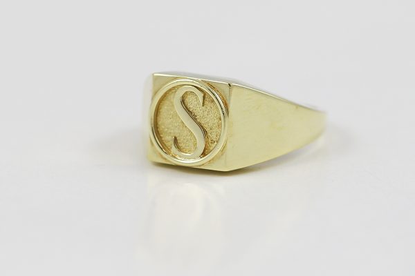 Prsten s monogramem s