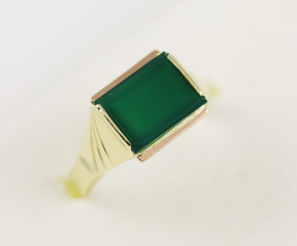 Zlatý pánský prsten zelený kámen