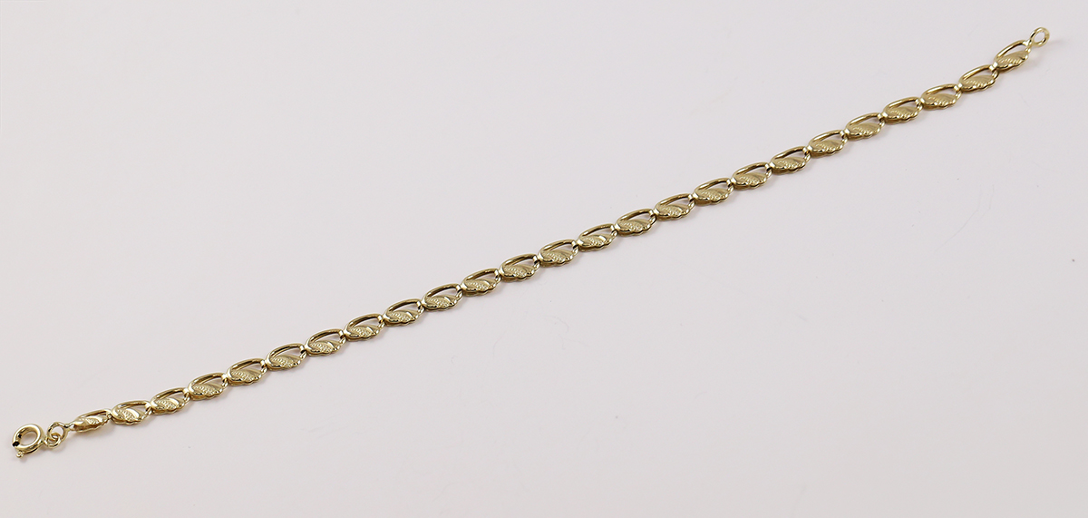 Náramek elegantní očka