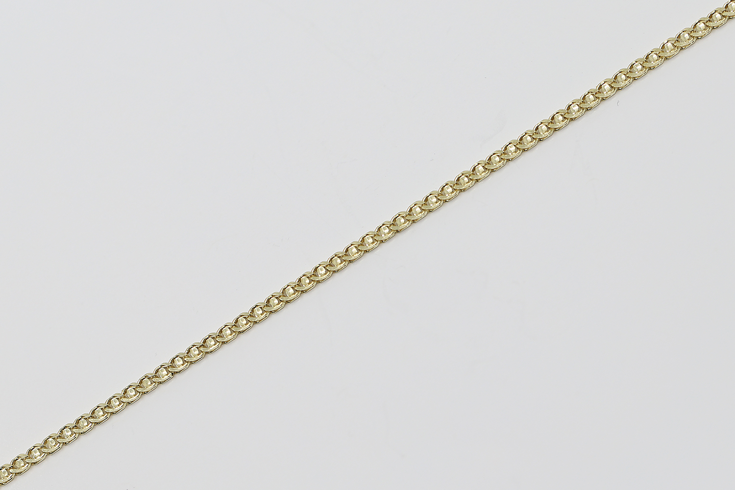 Elegantní náramek ze zlata