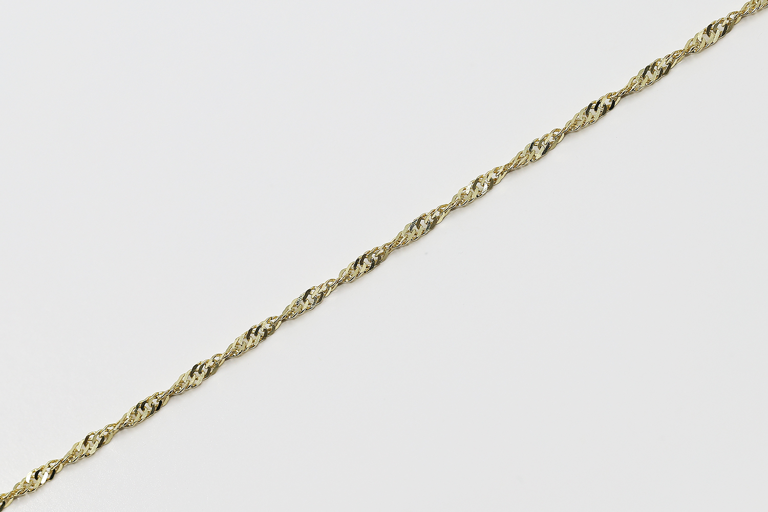 Zlatý náramek elegance