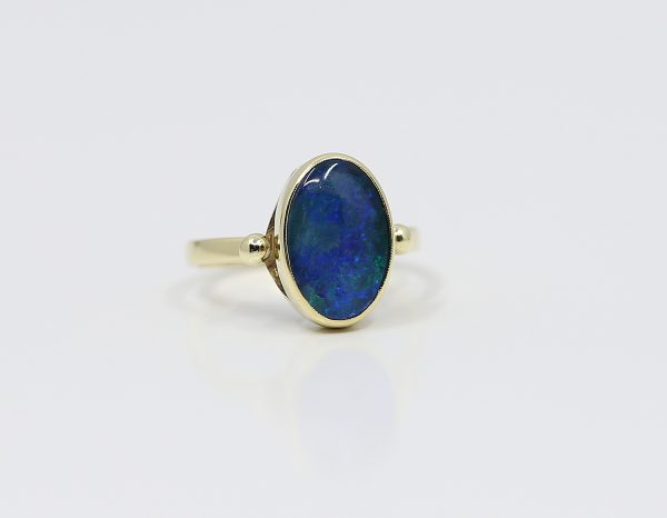 Zlatý dámský prsten modré elegance