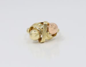 Zlatý prsten dámské elegance