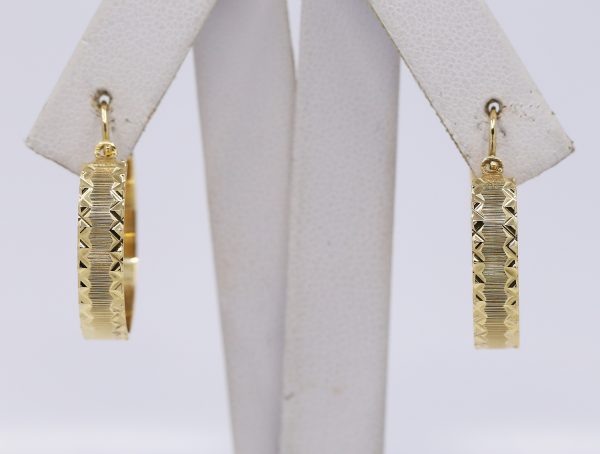 Nešetřete na kvalitě, ale na ceně. Zlaté šperky levně u nás v bazaru ve Zlíně. Sledujte naši nabídku online na webu.