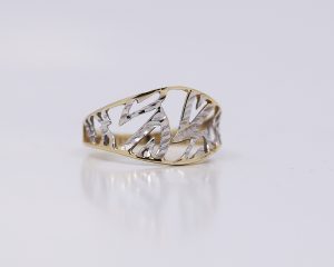 Zlatý prsten moderního stylu