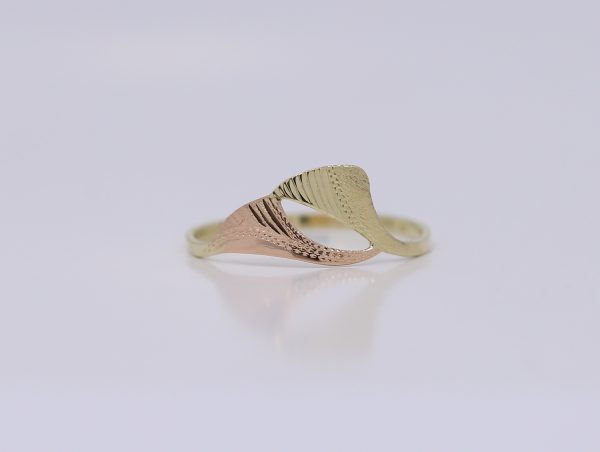 Zlatý decentní dvoubarevný prsten