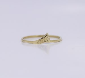 Decentní zlatý prsten