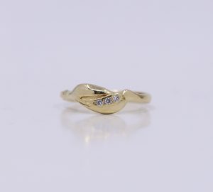 Zlatý elegantní prsten