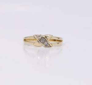 Zlatý prsten X s kameny