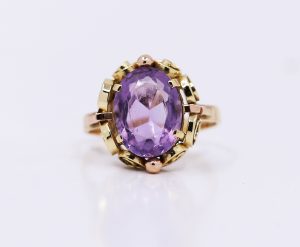 Zlatý dámský prsten fialový kámen