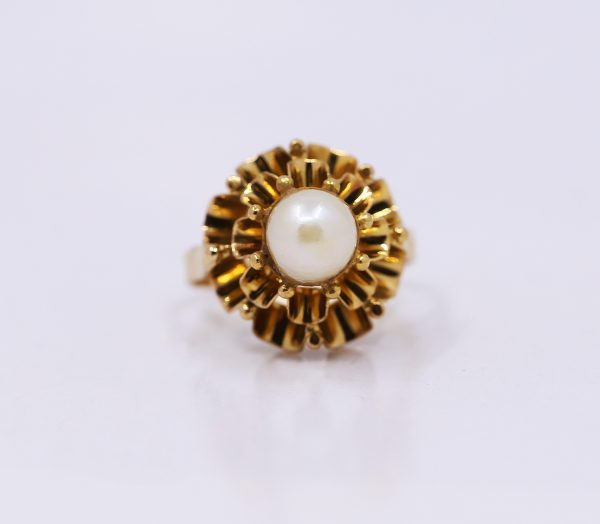 Zlatý elegantní prsten s perlou 18K
