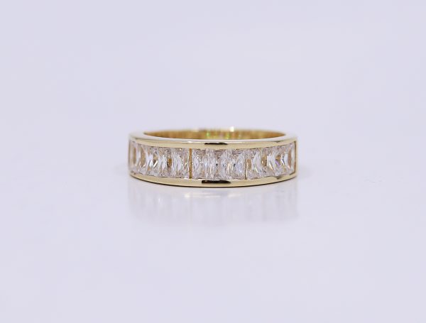 Zlatý elegantní prsten mnoha kamenů
