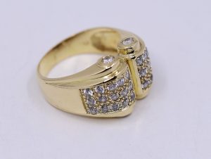 Zlatý dámský prsten mnoha kamenů