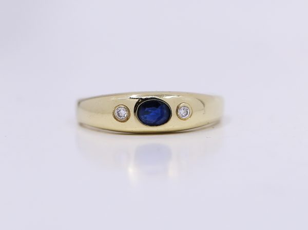 Zlatý prsten tmavě modrého kamene