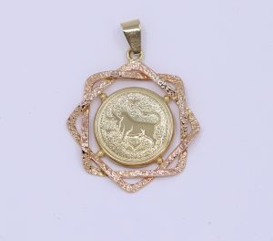 Zlatý přívěsek mince s býkem