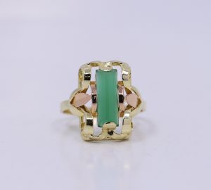 Zlatý prsten zeleného kamene