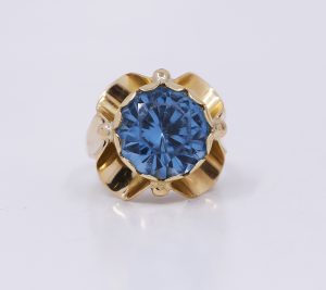 Zlatý prsten velký modrý kámen