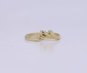 Zlatý decentní elegantní prsten