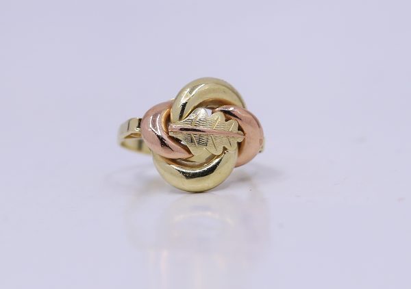 Zlatý dámský prsten s dubovým listem