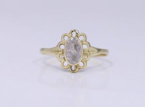 Zlatý prsten bílý kámen