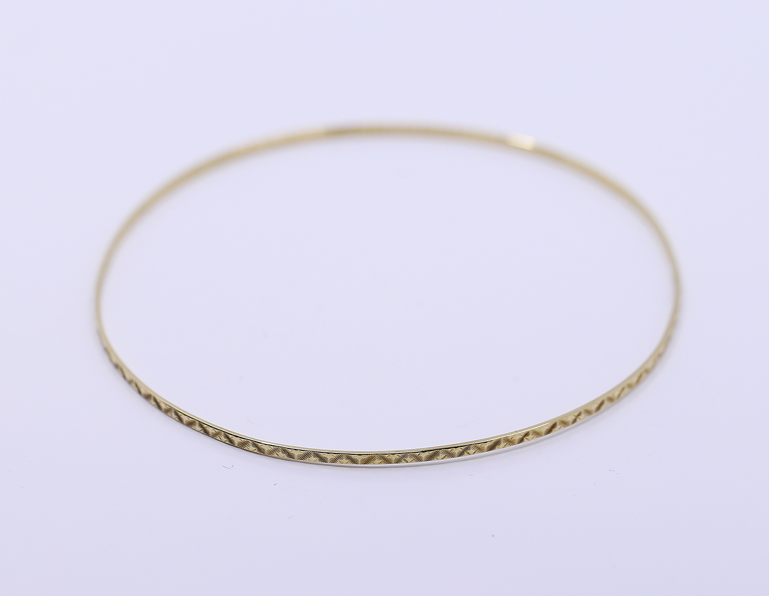 Zlatý pevný náramek