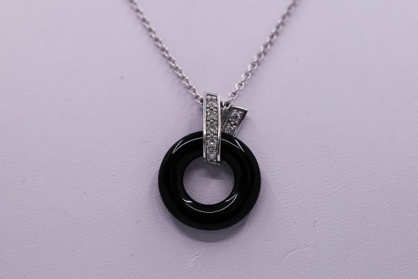 Zlatý náhrdelník Guy Laroche s diamanty