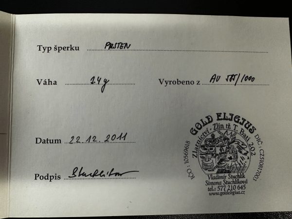 Prsten v bílém zlatě s diamantem