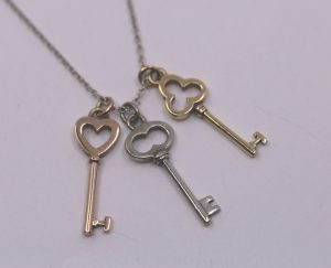 Náhrdelník s klíči od Tiffany & Co