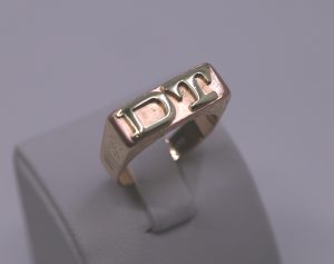 Prsten monogram DT