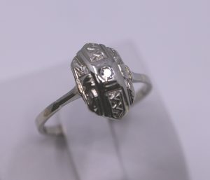 Prsten retro s diamantem